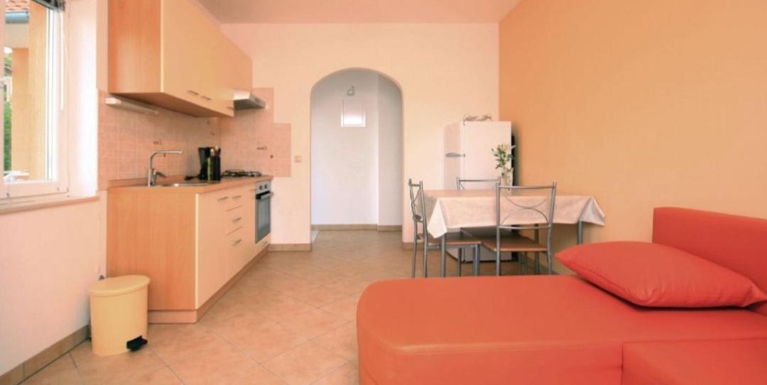 Apartment Petra Raslina Exterior photo